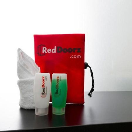 Reddoorz Plus Near Mall Ciputra Yakarta Exterior foto