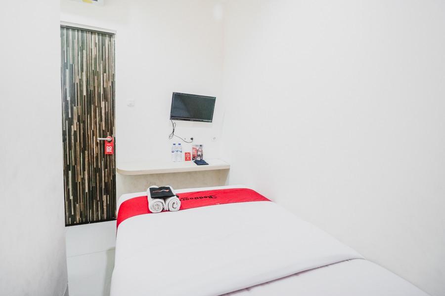 Reddoorz Plus Near Mall Ciputra Yakarta Exterior foto