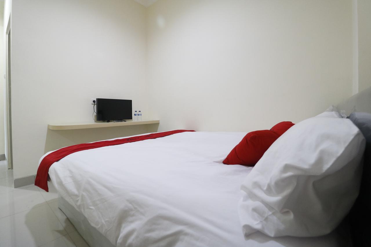 Reddoorz Plus Near Mall Ciputra Yakarta Exterior foto