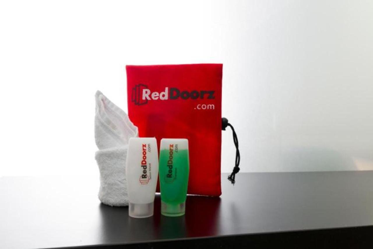 Reddoorz Plus Near Mall Ciputra Yakarta Exterior foto